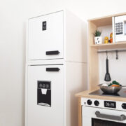 Kylskåp med panel och ismaskin