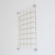 Plexiglas på metalldistanser blir finaste planeringstavlan