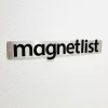 Magnetlist med magnetbokstäver