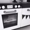 White knobs for the oven looks great on a dark background.